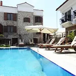 ベッド・アンド・ブレックファスト Kuecuekkoey Otel Ayvalı